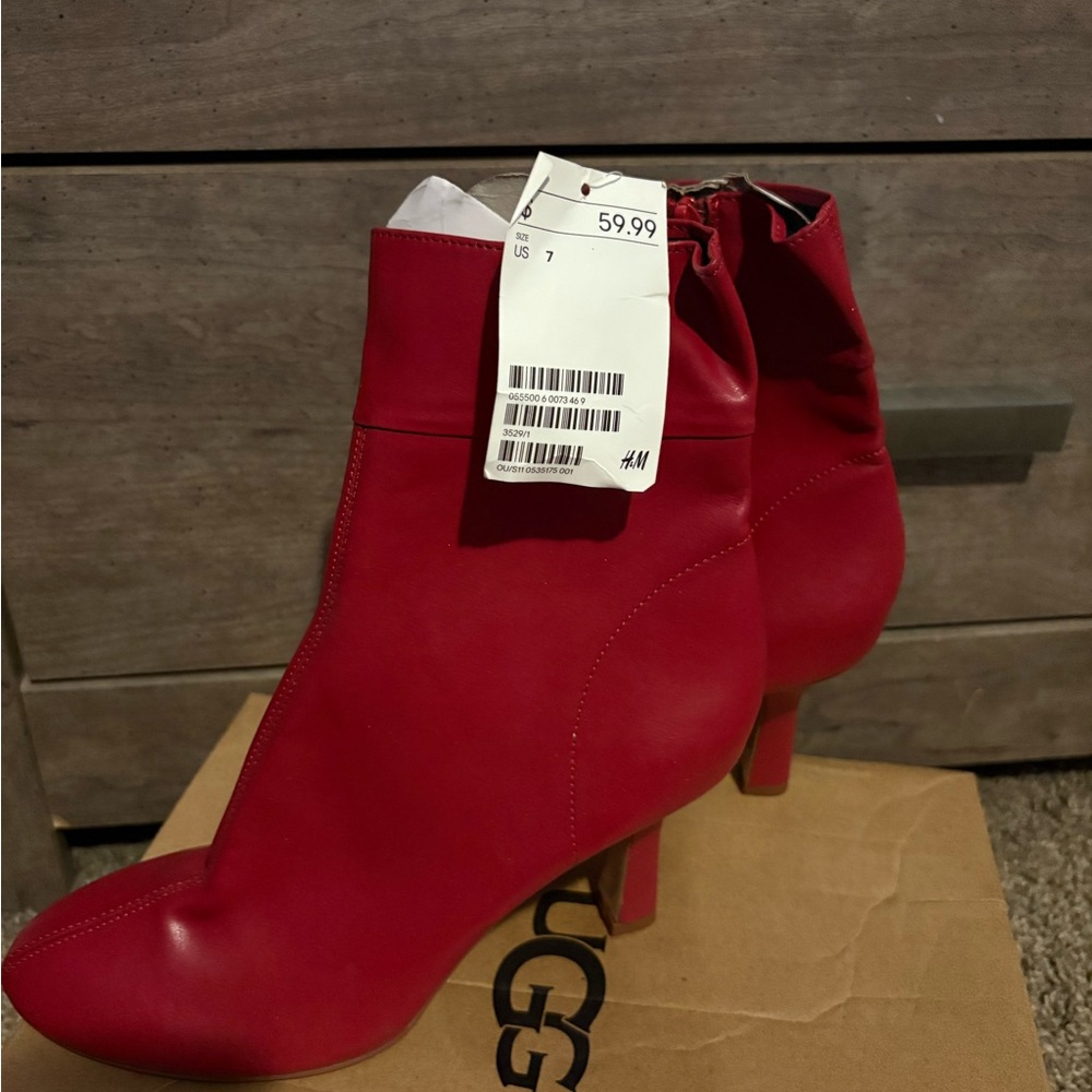 H&M Red Heeled Boots with Ankle Height and Simple Silhouette